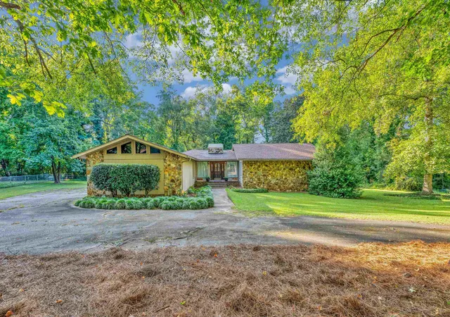 Photo 1 of Single family home for sale at 307 Seven Oaks Ln, Spartanburg, SC 29301 | MLS# SPN342676 | Listing updated on 2026-10-10