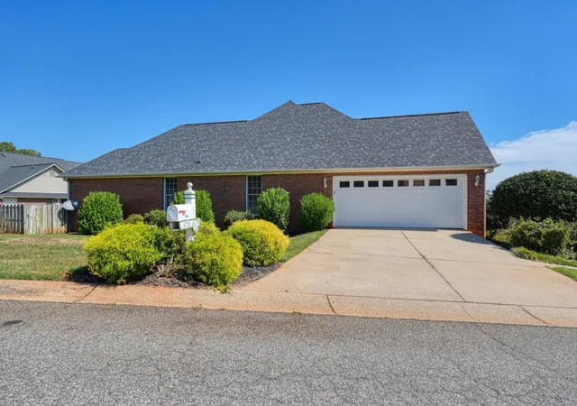 Photo 2 of Single family home for sale at 172 Roberts Meadow Loop, Spartanburg, SC 29307 | MLS# SPN342678 | Listing updated on 2026-10-10