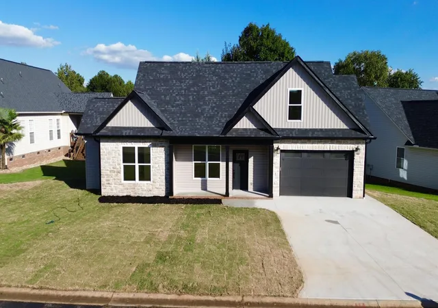 Single family home for sale at 915 Thunder Gulch Dr, Boiling Springs, SC 29316 | MLS# SPN342683