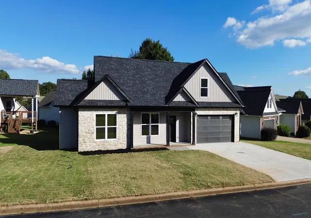 Photo 2 of Single family home for sale at 915 Thunder Gulch Dr, Boiling Springs, SC 29316 | MLS# SPN342683 | Listing updated on 2026-10-10