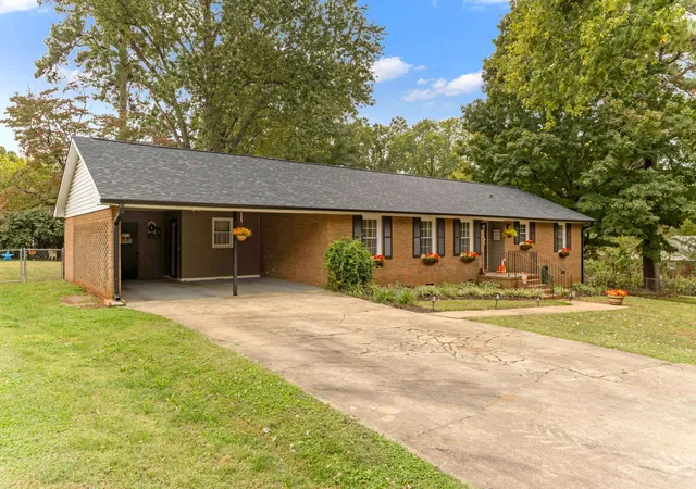 Photo 1 of Single family home for sale at 418 Wedgewood Dr, Boiling Springs, SC 29316 | MLS# SPN342693 | Listing updated on 2026-10-11