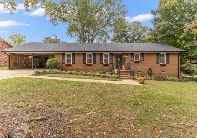 Photo 2 of Single family home for sale at 418 Wedgewood Dr, Boiling Springs, SC 29316 | MLS# SPN342693 | Listing updated on 2026-10-11