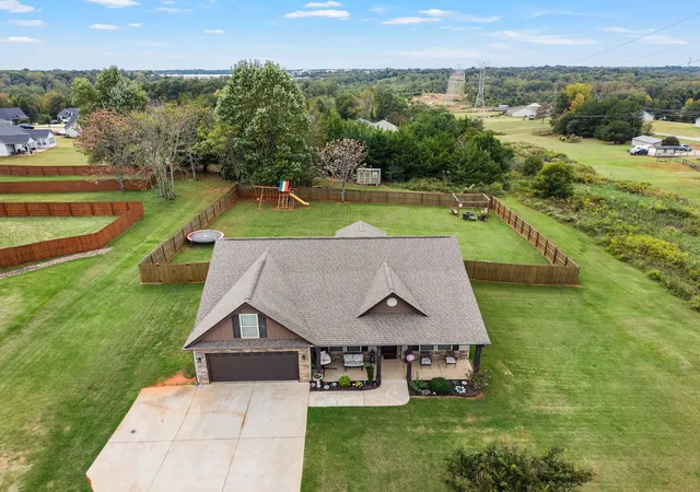 Photo 3 of Single family home for sale at 410 Roys Pl, Wellford, SC 29385 | MLS# SPN342698 | Listing updated on 2026-10-12
