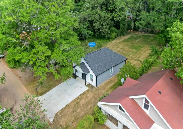 Photo 3 of Single family home for sale at 561 Bee St, Spartanburg, SC 29301 | MLS# SPN342701 | Listing updated on 2026-10-12