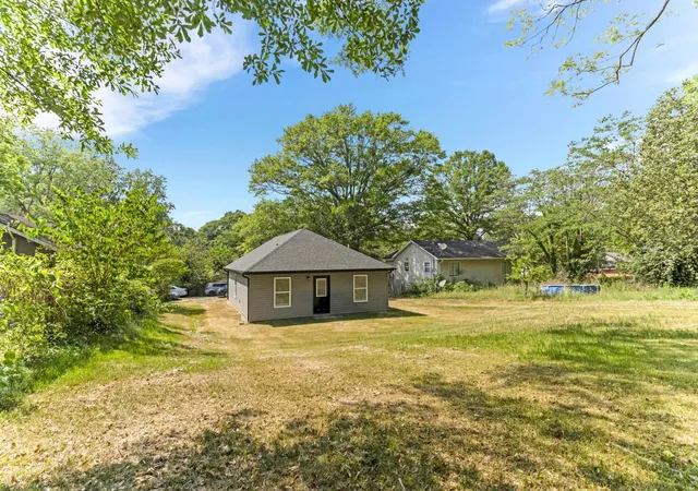 Photo 3 of Single family home for sale at 561 Bee St, Spartanburg, SC 29301 | MLS# SPN342701 | Listing updated on 2026-10-12