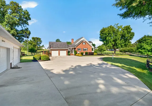 Photo 4 of Sale Pending at 707 S Shelby St, Blacksburg, SC 29702 | MLS# SPN342708 | Listing updated on 2026-10-21