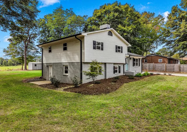 Photo 3 of Single family home for sale at 304 Scenic View Rd, Chesnee, SC 29323 | MLS# SPN342715 | Listing updated on 2026-10-15
