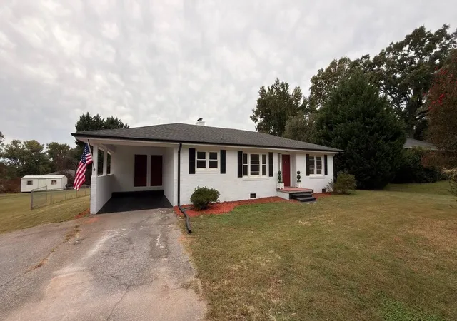 Photo 1 of Single family home for sale at 926 E Main St, Duncan, SC 29334 | MLS# SPN342735 | Listing updated on 2026-10-16