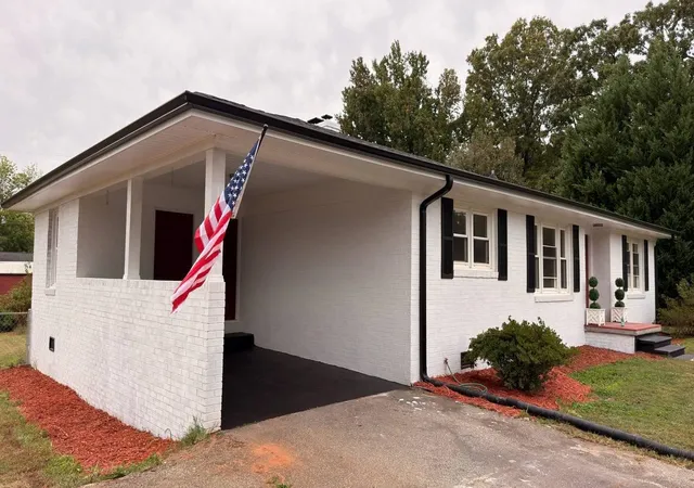 Photo 3 of Single family home for sale at 926 E Main St, Duncan, SC 29334 | MLS# SPN342735 | Listing updated on 2026-10-16