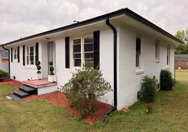 Photo 3 of Single family home for sale at 926 E Main St, Duncan, SC 29334 | MLS# SPN342735 | Listing updated on 2026-10-16