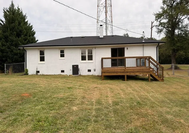 Photo 4 of Single family home for sale at 926 E Main St, Duncan, SC 29334 | MLS# SPN342735 | Listing updated on 2026-10-16