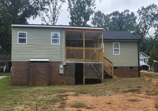 Photo 1 of Single family home for sale at 105 Ponce De Leon Ave, Spartanburg, SC 29302 | MLS# SPN342739 | Listing updated on 2026-10-15