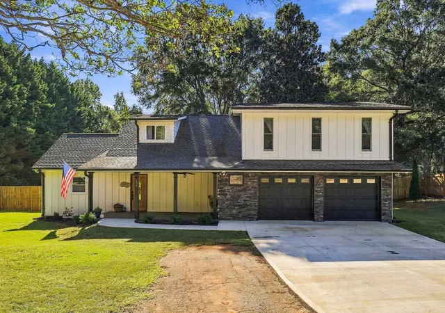 Single family home for sale at 100 Brandon Dr, Spartanburg, SC 29303 | MLS# SPN342752