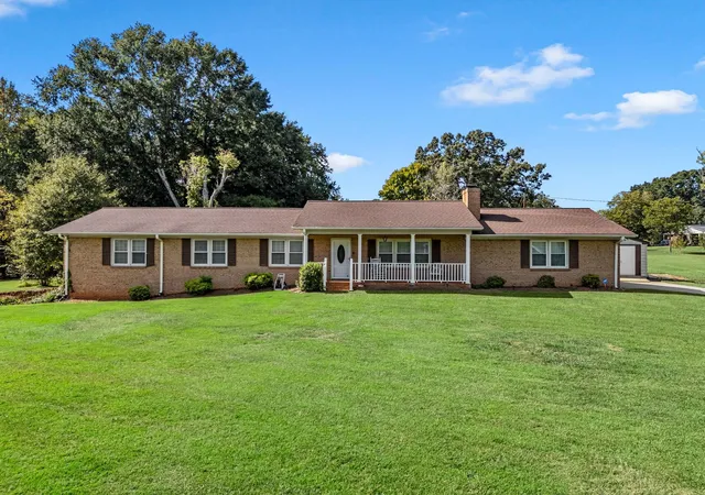Photo 1 of Single family home for sale at 190 Mcmahan St, Campobello, SC 29322 | MLS# SPN342770 | Listing updated on 2026-10-16