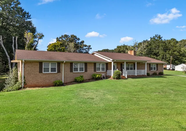 Photo 3 of Single family home for sale at 190 Mcmahan St, Campobello, SC 29322 | MLS# SPN342770 | Listing updated on 2026-10-16