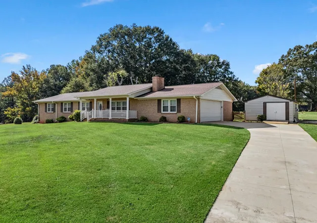 Photo 3 of Single family home for sale at 190 Mcmahan St, Campobello, SC 29322 | MLS# SPN342770 | Listing updated on 2026-10-16