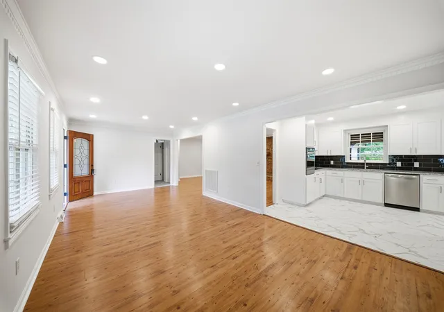 Photo 3 of Single family home for sale at 14 Heathwood Cir, Taylors, SC 29687 | MLS# SPN342781 | Listing updated on 2026-10-16