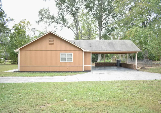 Photo 2 of Single family home for sale at 320 Saint James, Spartanburg, SC 29301 | MLS# SPN342790 | Listing updated on 2026-10-16