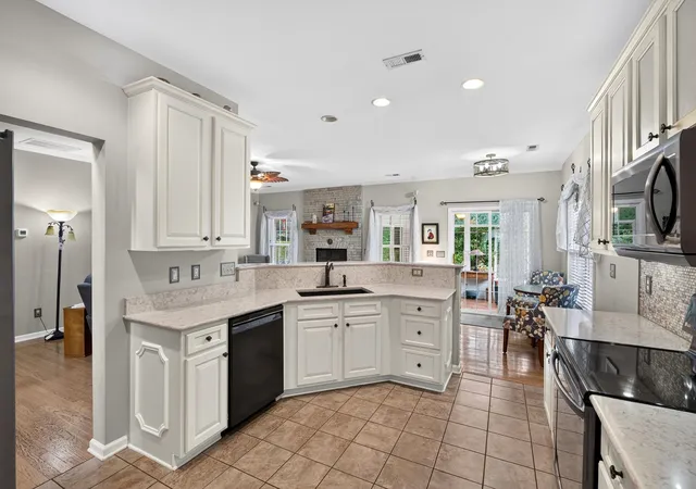 Photo 3 of Sale Pending at 368 Woodsberry Shls Dr, Duncan, SC 29334 | MLS# SPN342812 | Listing updated on 2026-10-18