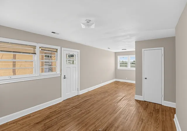Photo 3 of Single family home for sale at 4 Mayo Dr, Greenville, SC 29605 | MLS# SPN342825 | Listing updated on 2026-10-20