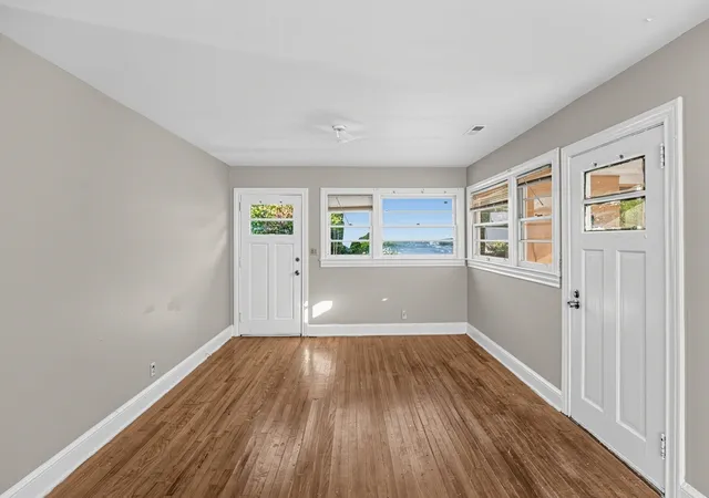 Photo 4 of Single family home for sale at 4 Mayo Dr, Greenville, SC 29605 | MLS# SPN342825 | Listing updated on 2026-10-20