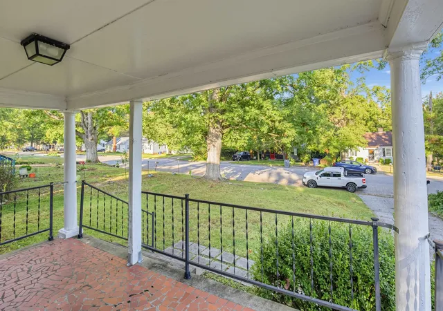 Photo 3 of Single family home for sale at 115 White Oak Rd, Spartanburg, SC 29301 | MLS# SPN342826 | Listing updated on 2026-10-20