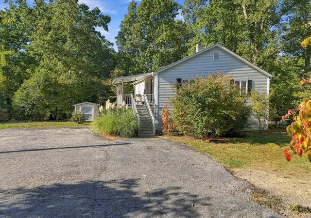 Photo 3 of House for sale at 1676 Old Charlotte Rd, Spartanburg, SC 29307 | MLS# SPN342829 | Listing updated on 2026-10-18