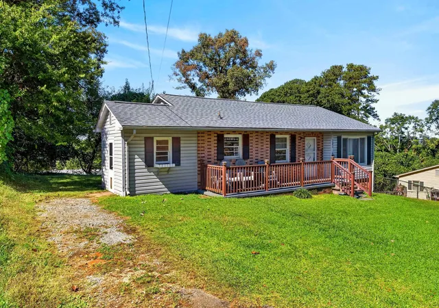 Photo 1 of Single family home for sale at 121 Crescent Cir, Gaffney, SC 29340 | MLS# SPN342842 | Listing updated on 2026-10-17
