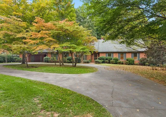 Photo 2 of Sale Pending at 526 Audubon Dr, Spartanburg, SC 29302 | MLS# SPN342845 | Listing updated on 2026-10-19