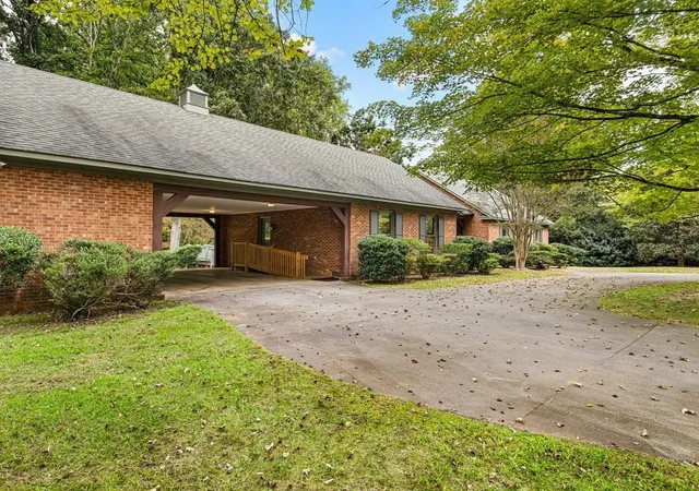 Photo 4 of Sale Pending at 526 Audubon Dr, Spartanburg, SC 29302 | MLS# SPN342845 | Listing updated on 2026-10-19