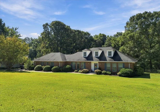 Photo 2 of Single family home for sale at 109 Wren Xing Ln, Easley, SC 29642 | MLS# SPN342867 | Listing updated on 2026-10-18