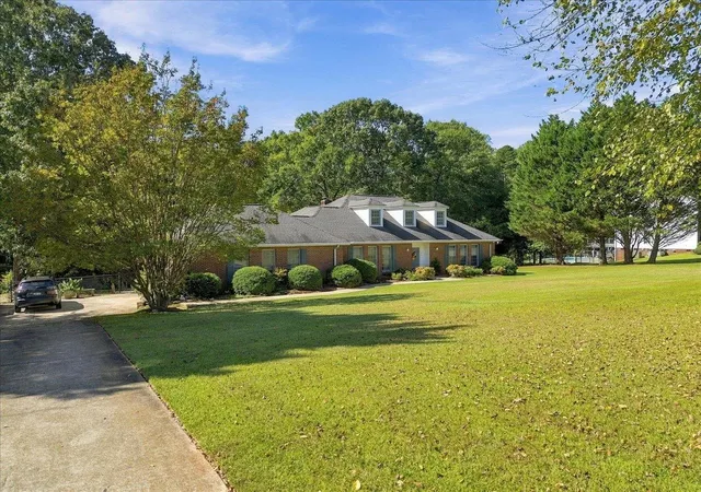 Photo 3 of Single family home for sale at 109 Wren Xing Ln, Easley, SC 29642 | MLS# SPN342867 | Listing updated on 2026-10-18