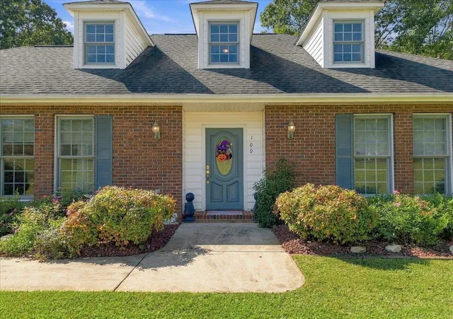 Photo 3 of Single family home for sale at 109 Wren Xing Ln, Easley, SC 29642 | MLS# SPN342867 | Listing updated on 2026-10-18