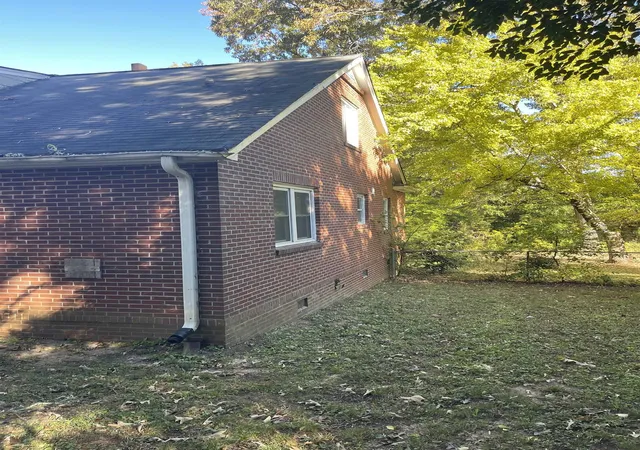 Photo 3 of Single family home for sale at 502 E Franklin St, Anderson, SC 29624 | MLS# SPN342871 | Listing updated on 2026-10-23