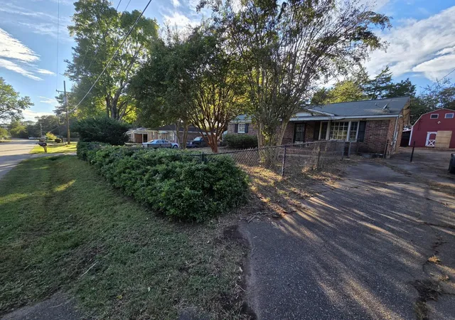 Single family home for sale at 208 Skyline Rd, Greer, SC 29651 | MLS# SPN342901