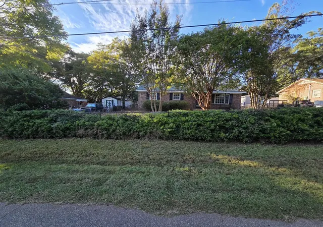 Photo 2 of Single family home for sale at 208 Skyline Rd, Greer, SC 29651 | MLS# SPN342901 | Listing updated on 2026-10-18