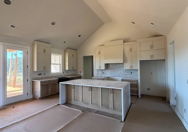 Photo 4 of Single family home for sale at 4029 Hollybank Dr, Spartanburg, SC 29303 | MLS# SPN342910 | Listing updated on 2026-10-18