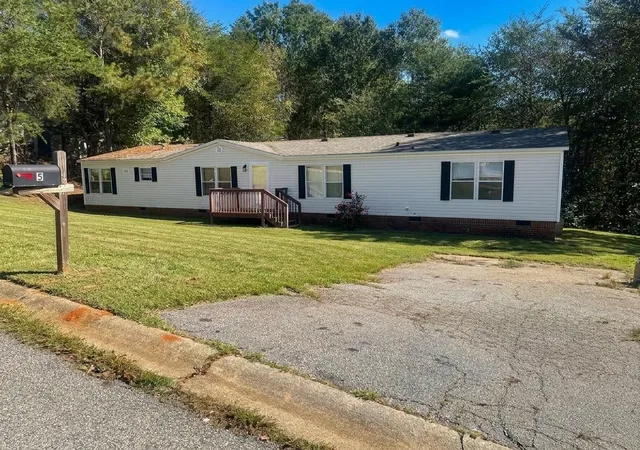 Photo 1 of Manufactured home for sale at 5 Riverbreeze Rd, Greenville, SC 29611 | MLS# SPN342913 | Listing updated on 2026-10-19
