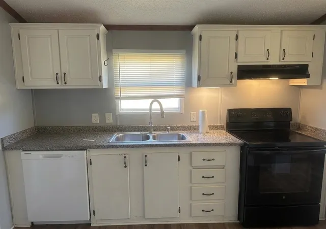 Photo 3 of Manufactured home for sale at 5 Riverbreeze Rd, Greenville, SC 29611 | MLS# SPN342913 | Listing updated on 2026-10-19