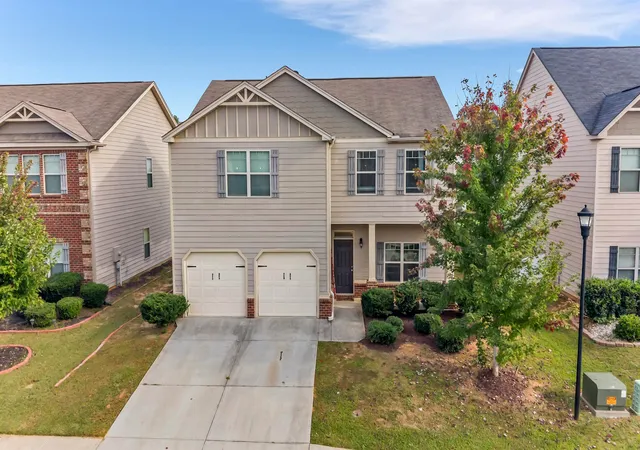 Photo 2 of Single family home for sale at 200 Elmhaven Dr, Simpsonville, SC 29681 | MLS# SPN342914 | Listing updated on 2026-10-20