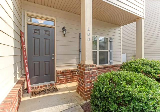 Photo 3 of Single family home for sale at 200 Elmhaven Dr, Simpsonville, SC 29681 | MLS# SPN342914 | Listing updated on 2026-10-20