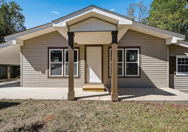 Photo 2 of Single family home for sale at 107 Hickory Ln, Mauldin, SC 29662 | MLS# SPN342954 | Listing updated on 2026-10-22