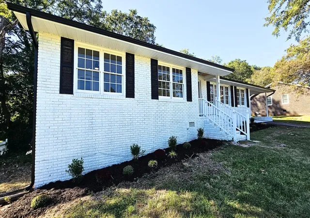 Photo 3 of Single family home for sale at 120 Winton Ct, Spartanburg, SC 29306 | MLS# SPN342955 | Listing updated on 2026-10-21
