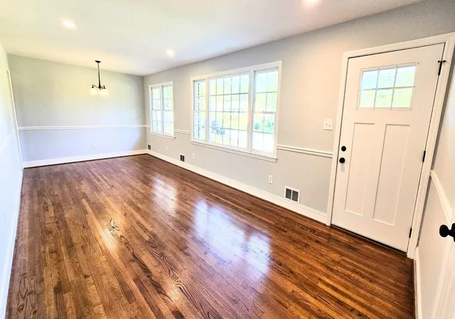 Photo 4 of Single family home for sale at 120 Winton Ct, Spartanburg, SC 29306 | MLS# SPN342955 | Listing updated on 2026-10-21