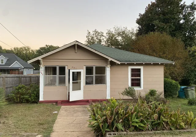 Photo 1 of Single family home for sale at 907 S Johnson St, Gaffney, SC 29340 | MLS# SPN342959 | Listing updated on 2026-10-20