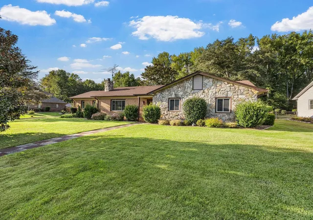 Photo 1 of Sale Pending at 206 Stratford Rd, Moore, SC 29369 | MLS# SPN343008 | Listing updated on 2026-10-29