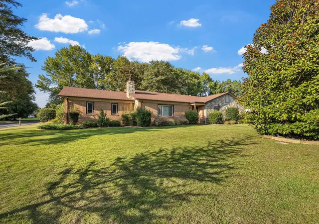 Photo 3 of Sale Pending at 206 Stratford Rd, Moore, SC 29369 | MLS# SPN343008 | Listing updated on 2026-10-29