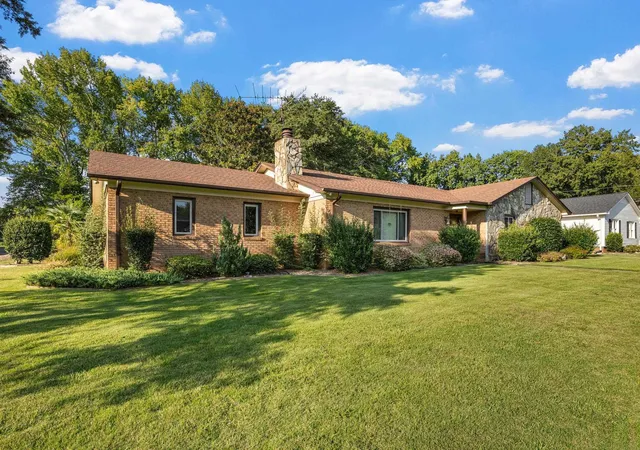 Photo 4 of Sale Pending at 206 Stratford Rd, Moore, SC 29369 | MLS# SPN343008 | Listing updated on 2026-10-29