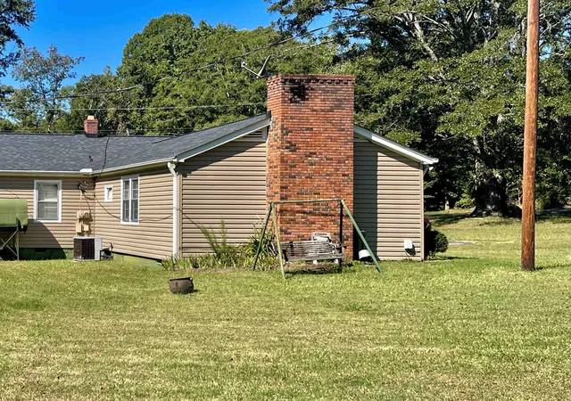 Photo 2 of Single family home for sale at 1007 Thomas Rd, Spartanburg, SC 29302 | MLS# SPN343055 | Listing updated on 2026-10-24