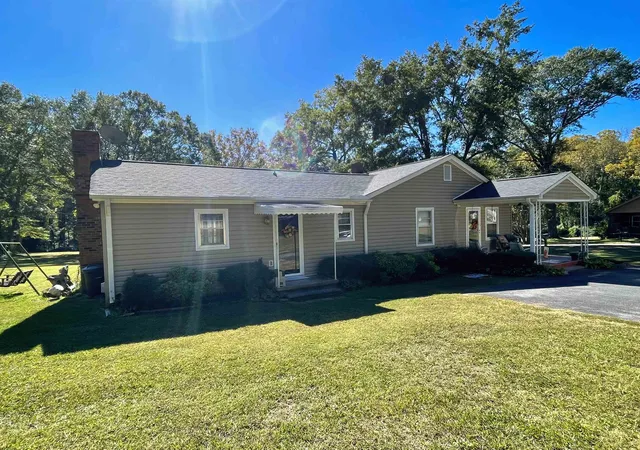 Photo 3 of Single family home for sale at 1007 Thomas Rd, Spartanburg, SC 29302 | MLS# SPN343055 | Listing updated on 2026-10-24